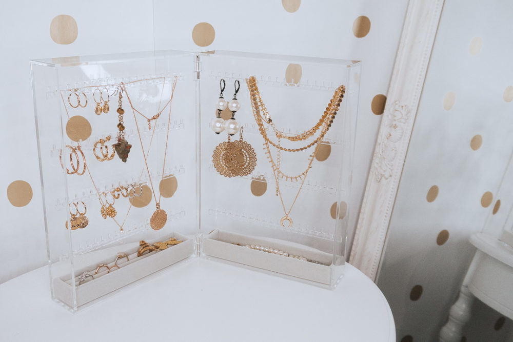 Organizing jewelry with accessories with KonMari Method
