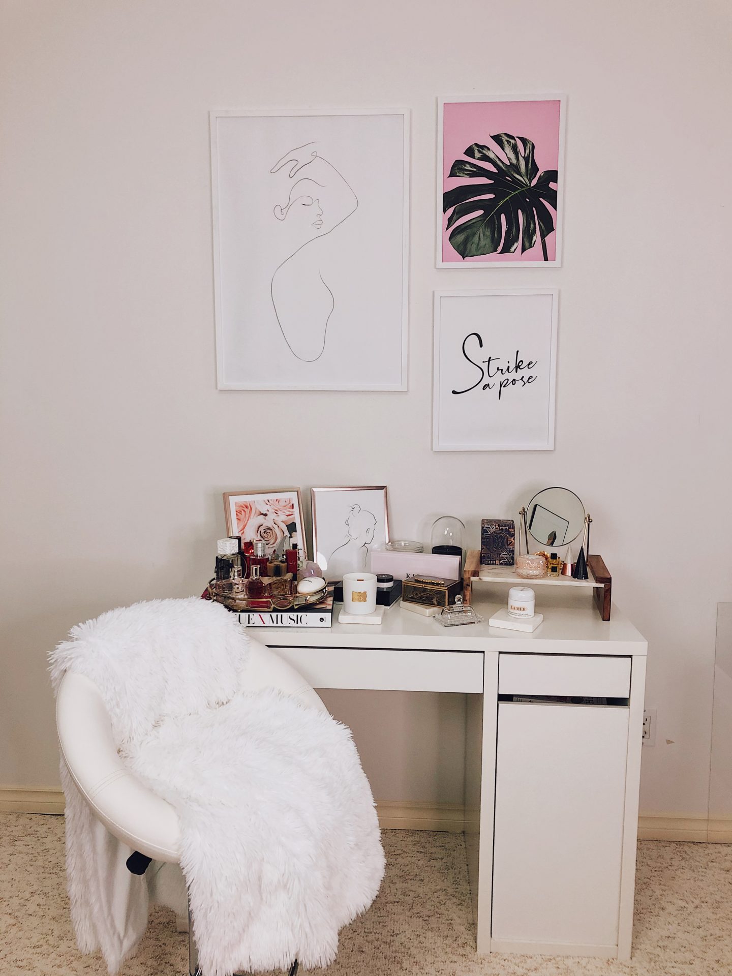 comfy chairs and affordable table decor to decorate my home office