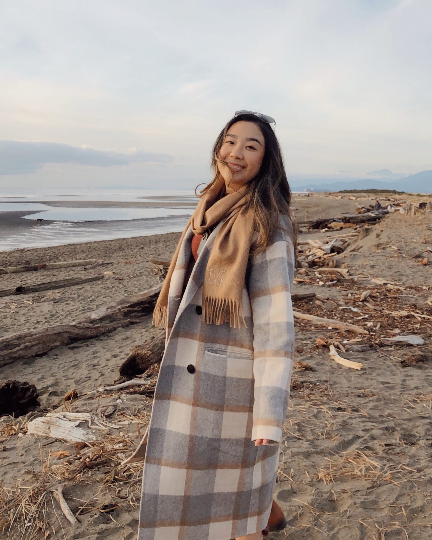 Using my phone to take photos on the beach with my plaid coat | how to take great photos with just your cell phone