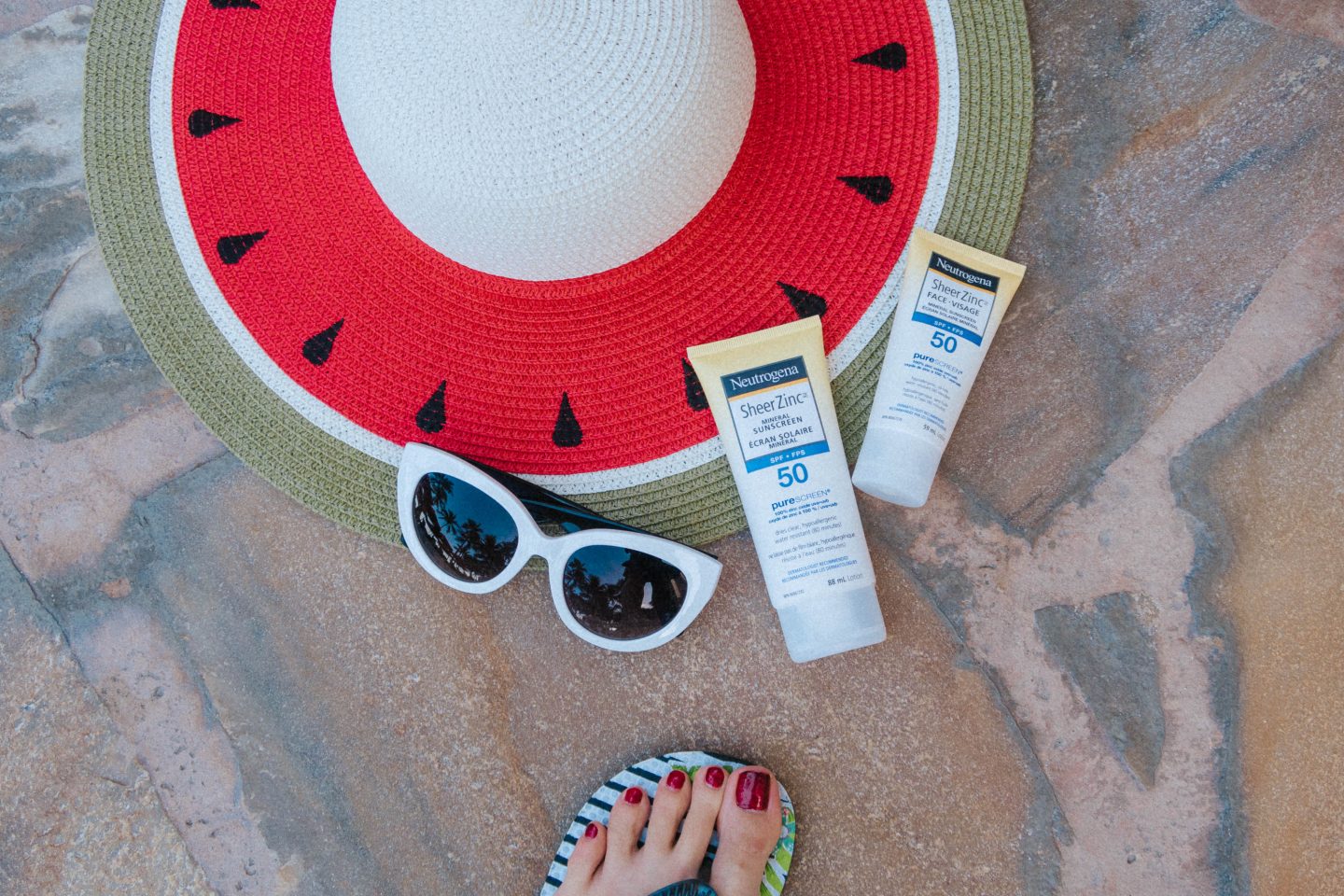 Using Neutrogena's Sheer Zinc Mineral Sunscreen to protect my skin against the summer rays