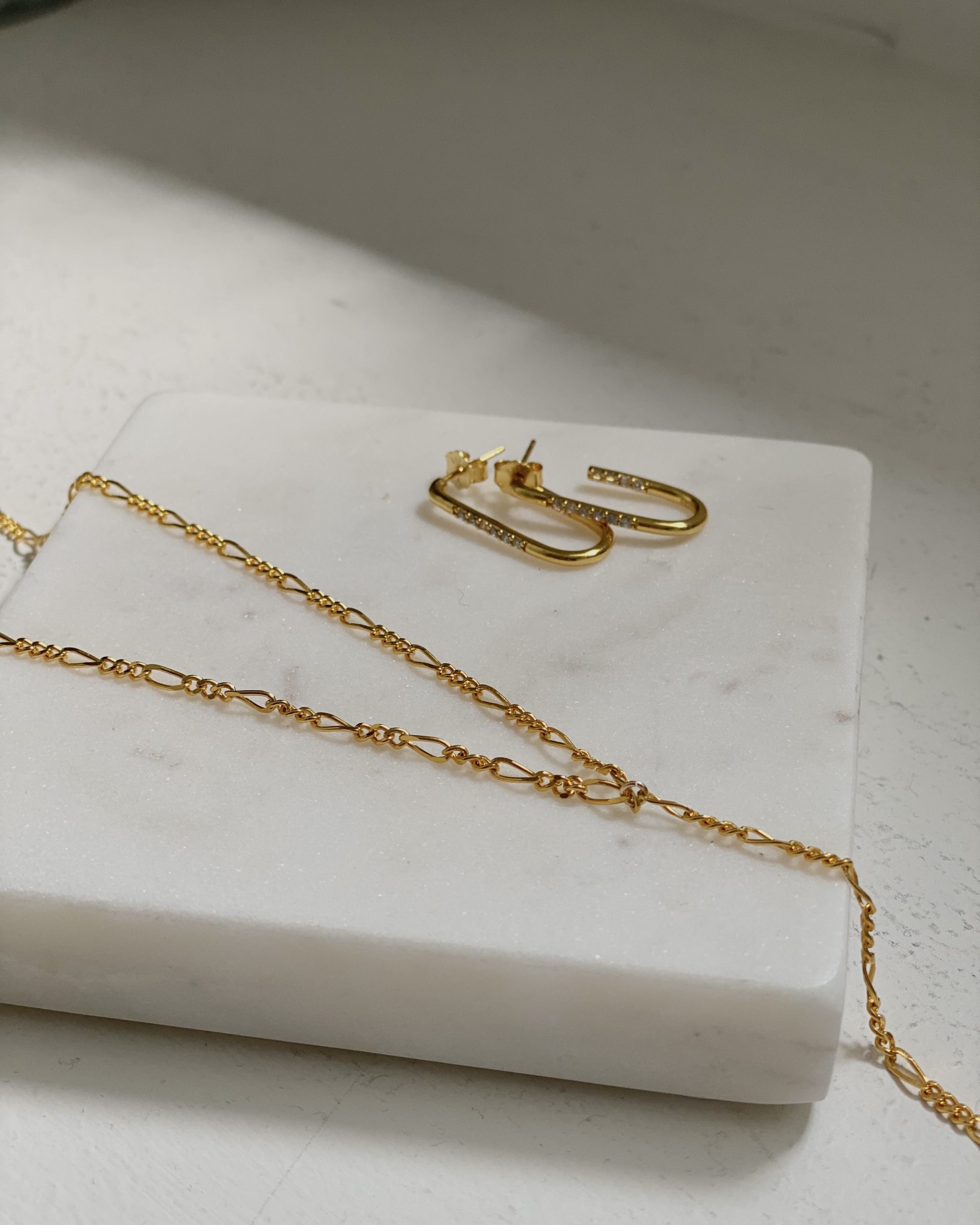 light dainty necklaces and earrings that works for both spring and summer