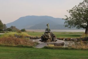 rowenas inn on the river